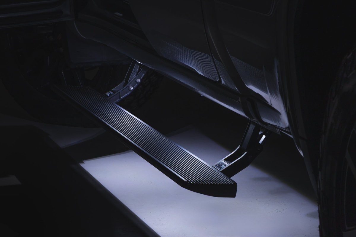 Chevy Silverado 1500 LTD Power Running Boards - Rough Country - 6-Inch All-Season Aluminum Boards - 2022+